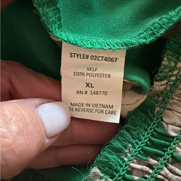 Sierra Sky Floral Green Sleeveless Top - Picture 4 of 4